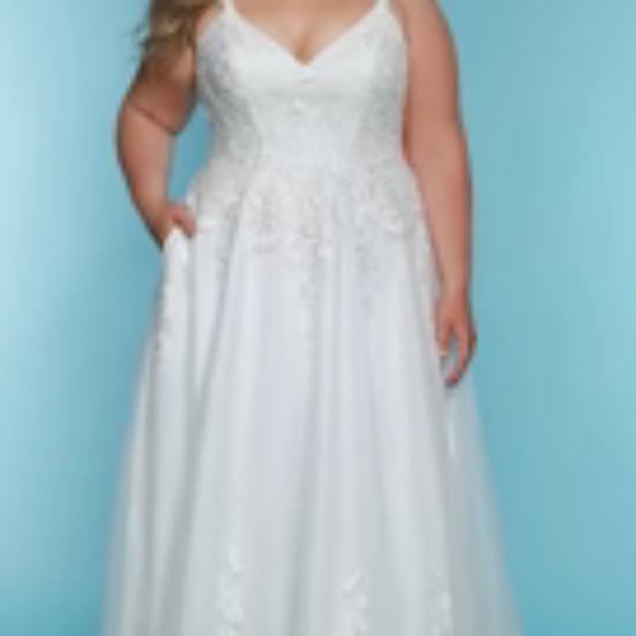 Sydney's Closet Bridal Gown - Picture 3 of 5